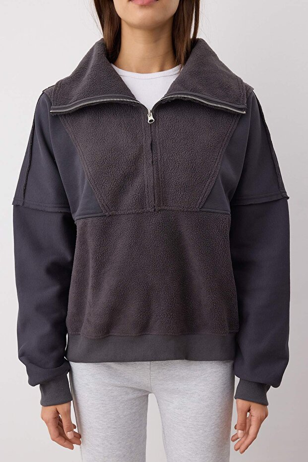 Antrasit Regular/Normal Kalıp Polar Fermuarlı Cep Detaylı Kalın Örme Sweatshirt TWOAW26SW00009 - 3