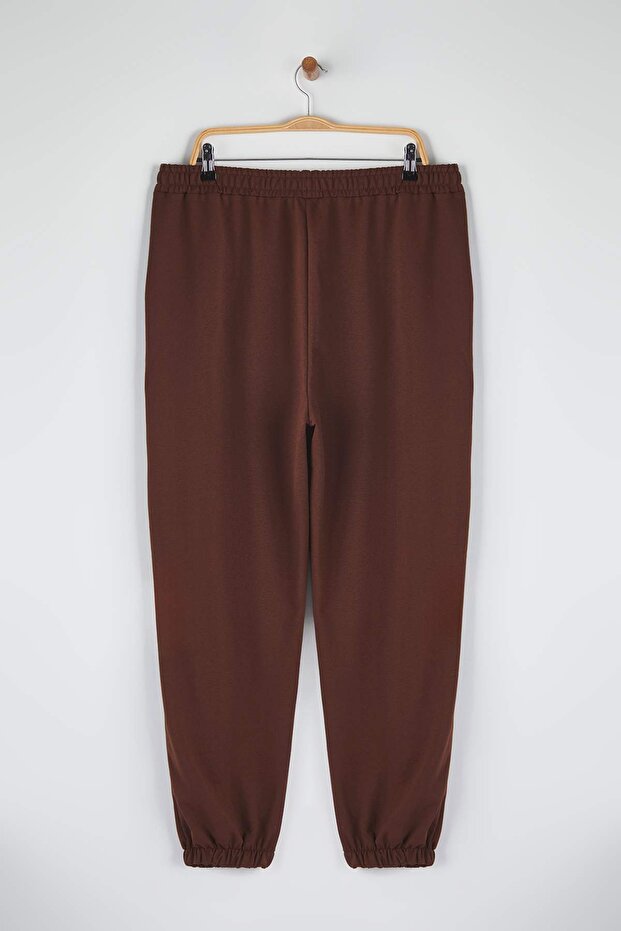 Kahverengi Loose Jogger İnce Paçası Lastikli Esnek Bel Örme Büyük Beden Eşofman Altı TBBAW23AJ00002 - 8