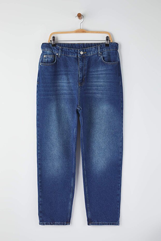 Koyu Mavi Yüksek Bel Beli Lastikli Büyük Beden Mom Fit Jeans TBBAW24CJ00050 - 5
