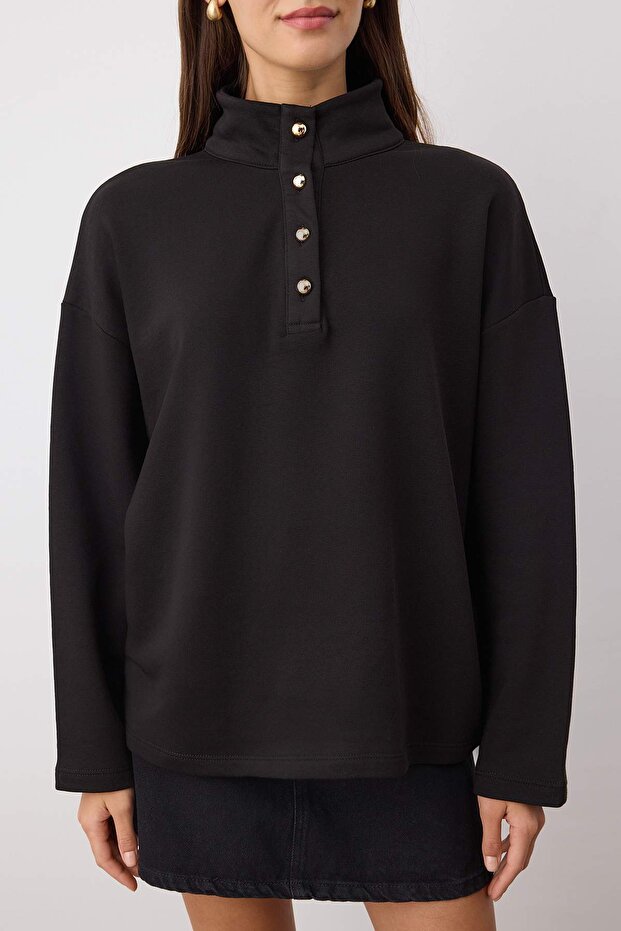 Siyah Oversize/Geniş Kalıp Düğme Detaylı Dik Yaka Kalın Örme Sweatshirt TWOAW26SW00027 - 3