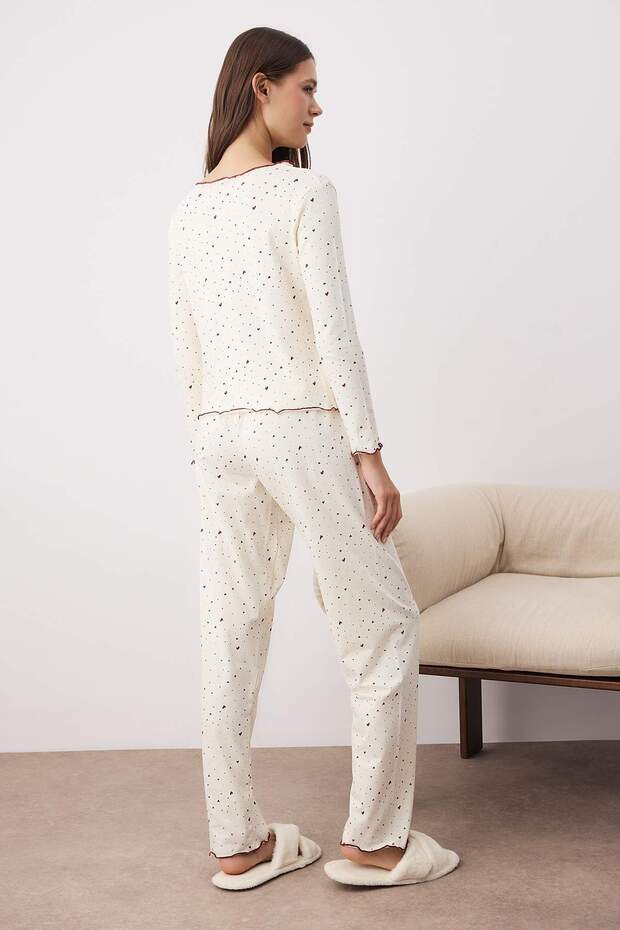 Ekru bawełniany z elastycznym materiałem, miękki w dotyku, z sercem, z detalami typu baby overlock, komplet piżamy z dzianiny THMAW26PT00166 - 4