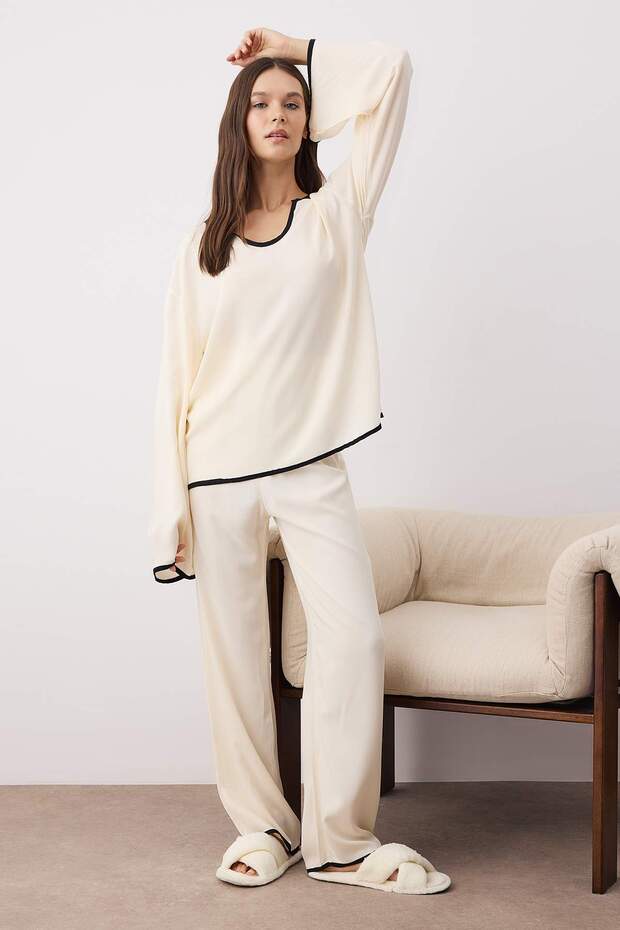 Pyjama-Set aus gewebter Viskose mit Paspeln in Ecru THMAW26PT00087 - 2