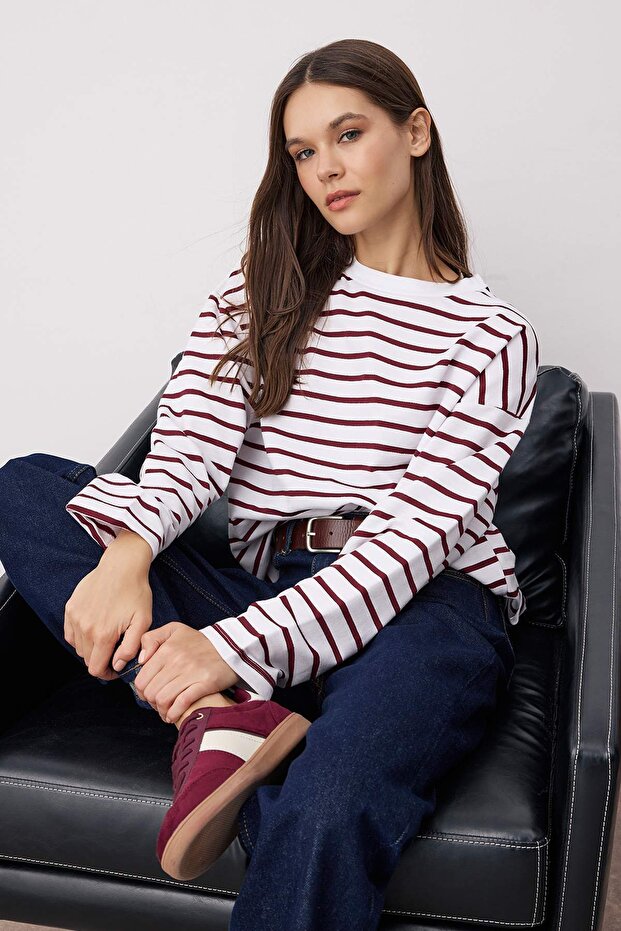 Ekru Çizgili Oversize/Geniş Kesim Bisiklet Yaka İnce Örme Sweatshirt TWOAW23SW00326 - 1