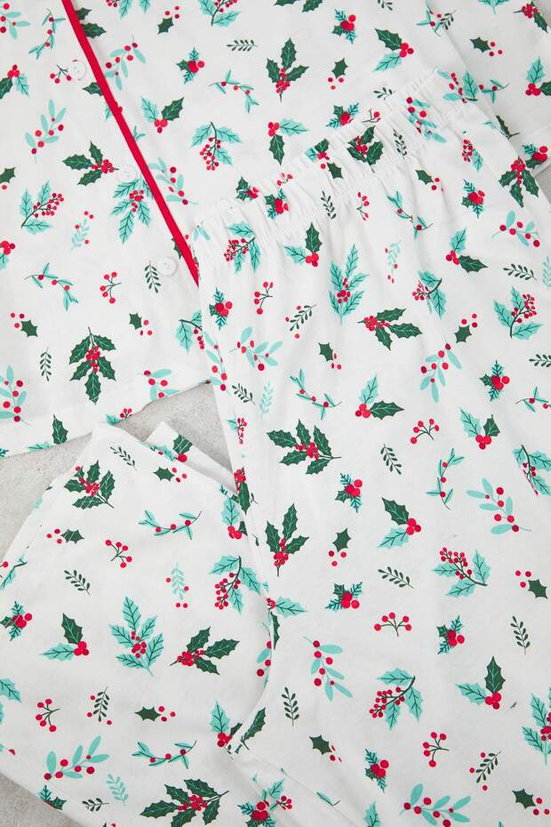 Ekru %100 Pamuklu Çiçekli Biyeli Yılbaşı Temalı Örme Büyük Beden Pijama Takımı TBBAW26AI00015 - 4