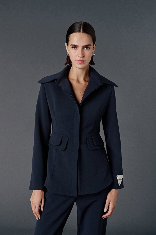 سترة بليزر بتفاصيل جيوب مزدوجة