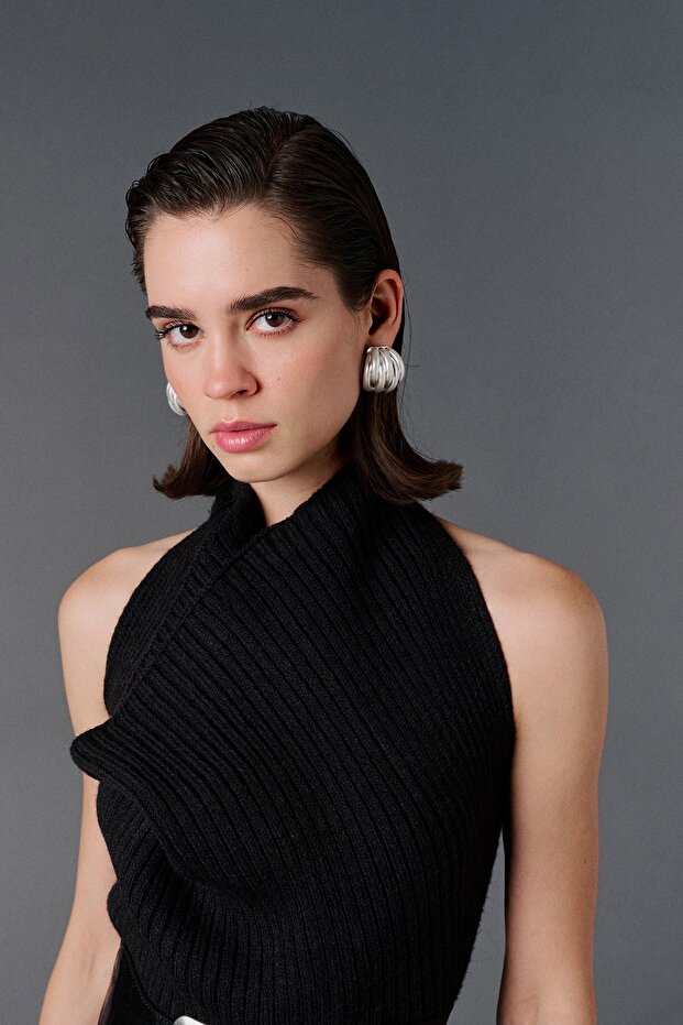 بلوزة بياقة هالتر فضفاضة - 3