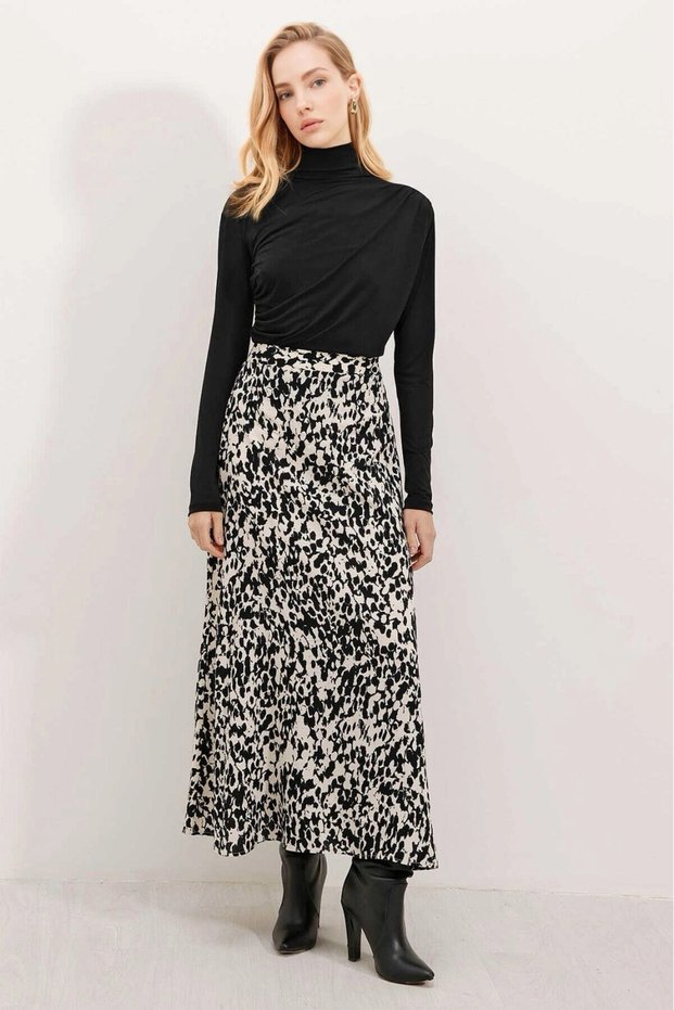 Women's Cream Black Patterned Unlined Elastic Waist Midi Skirt HZL24S-BD180031