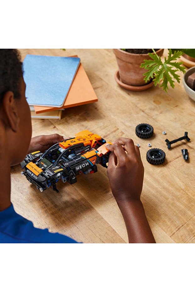 ® Technic NEOM McLaren Extreme E Race Car 42166 - 7+ Çocuklar için Oyuncak Model Yapım Seti (252P) - 8