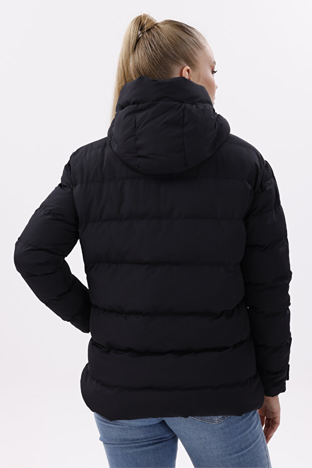 Čierna dámska bunda Puffer – s kapucňou, fleecová, chlpatá, vodeodolná a odolná voči vetru - 4