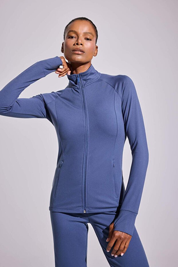 Defacto Fitted Vücuda Oturan Ultra Soft Dik Yaka Çift Cepli Parmak Detaylı Fermuarlı Spor Hırka B3985AX25AU