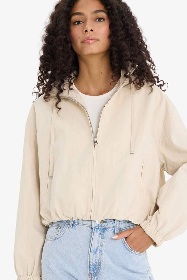 Su Geçirmez Regular Fit Kapüşonlu Fermuarlı Crop Mont E8625AX25AU - 1