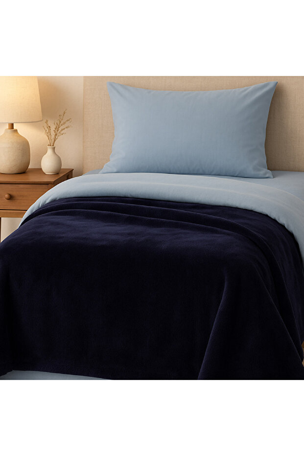 Solid Navy Blue Flannel Blanket – Single (150x200 cm) – Soft & Cozy