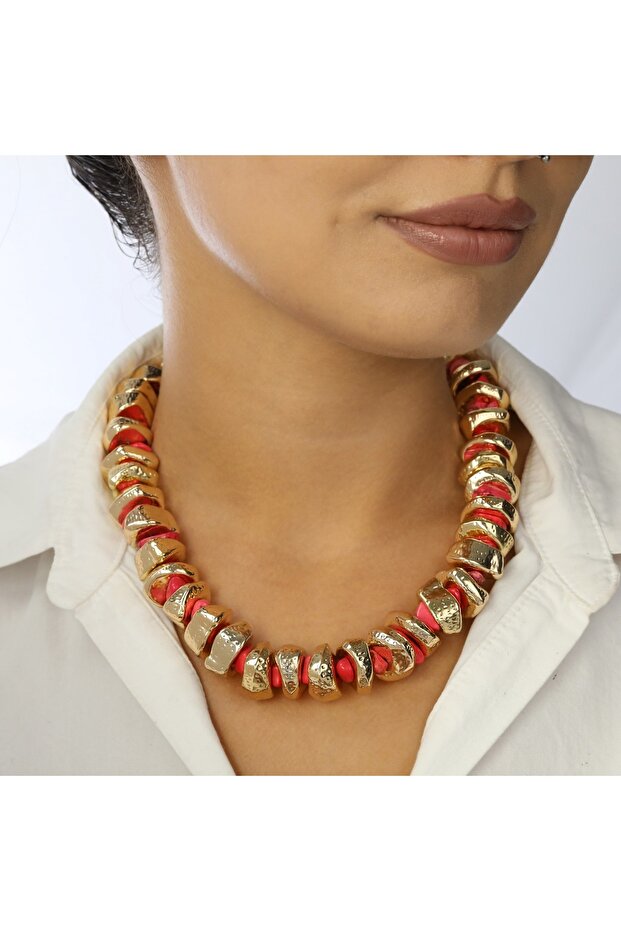 Gold Tone Trend Necklace