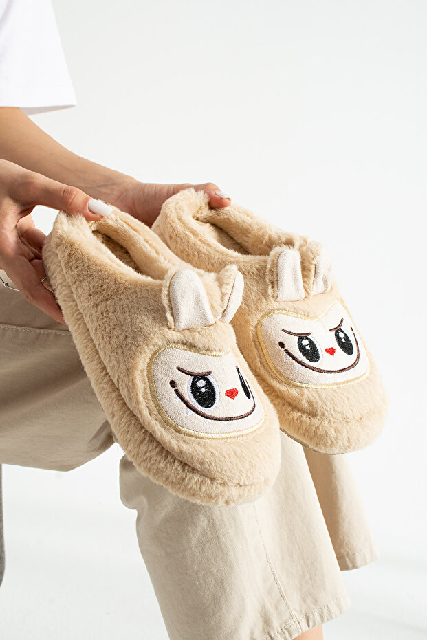 Bej Peluş Oyuncaklı Kışlık Kadın Terlik - 1