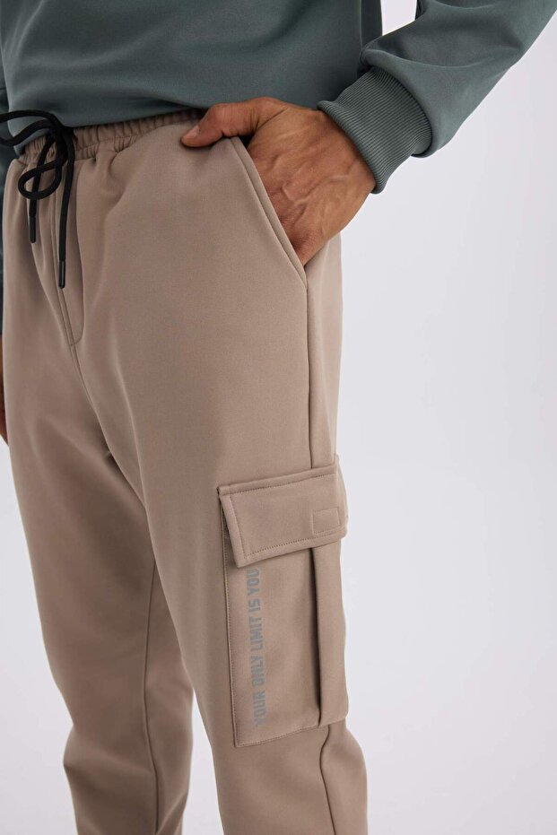 DeFactoFit Sporcu Jogger Eşofman Altı Standart Fit Üç Cepli Beli Bağcıklı Lastikli Paça D3741AX24WN - 4