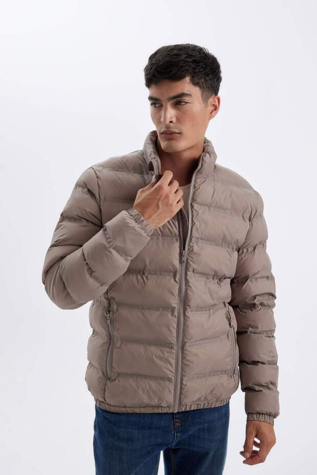 Regular Fit Stand Collar Zippered Pocket Seasonal Spring Puffer Jacket C4856Ax24Wn
