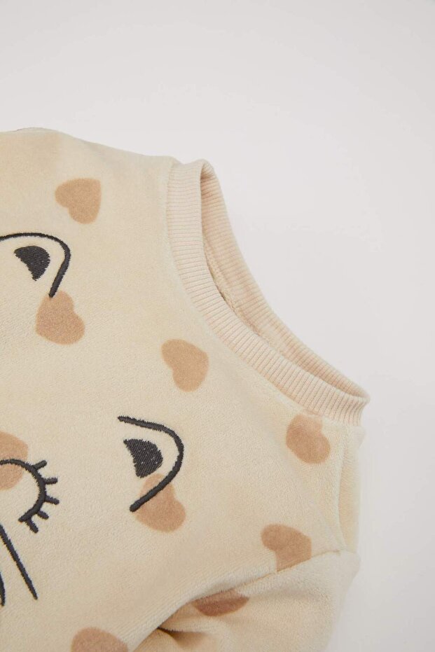 Kız Bebek Pijama Takımı Kalp Desenli Velur Uzun Kollu Üst Uzun Alt D5380A524WN - 3