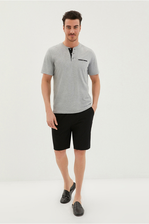 طقم بيجامة منقوشة بأكمام قصيرة مكون من قطعتين - 1