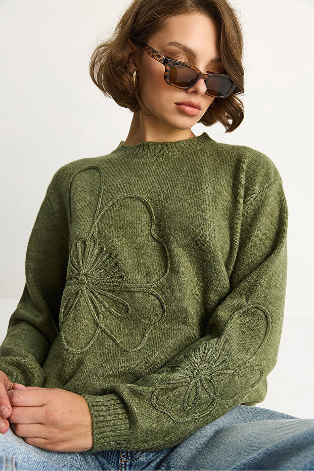 Women's Green Soft Textured Floral Pattern Embroidered Knitwear Sweater 251085 60284089