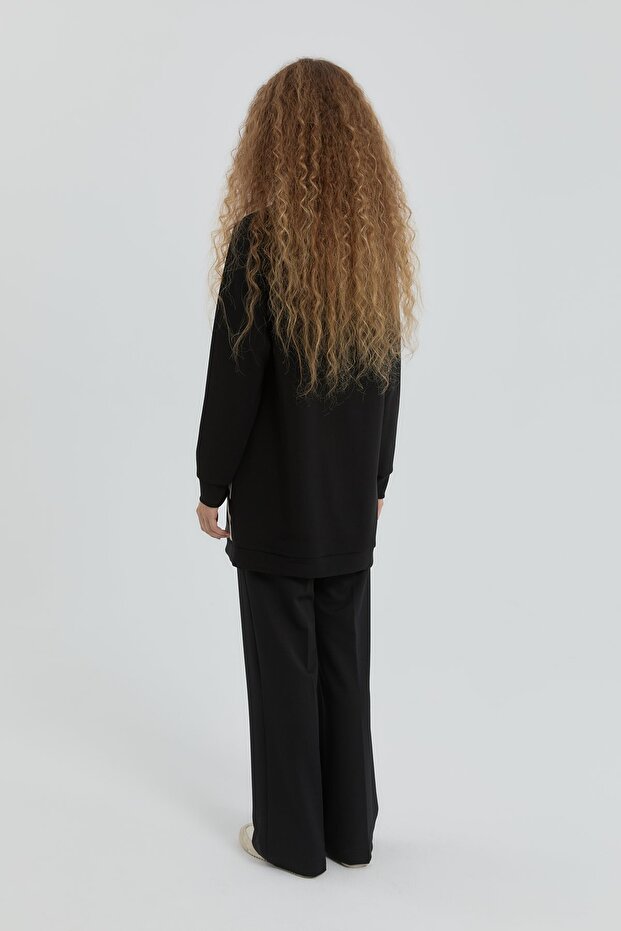 سترة بياقة عالية منقوشة باللون الأسود - 4