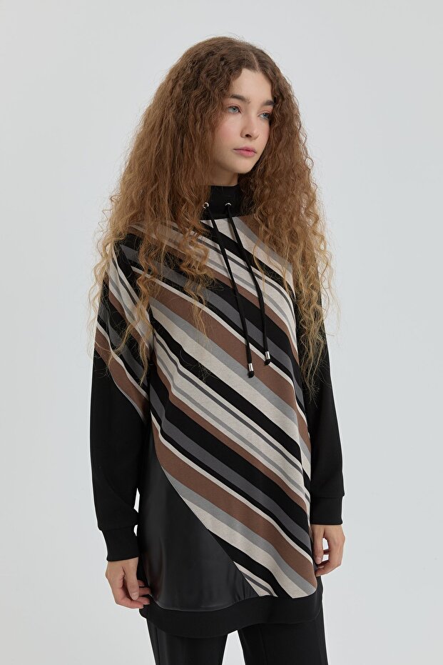 سترة بياقة عالية منقوشة باللون الأسود - 2