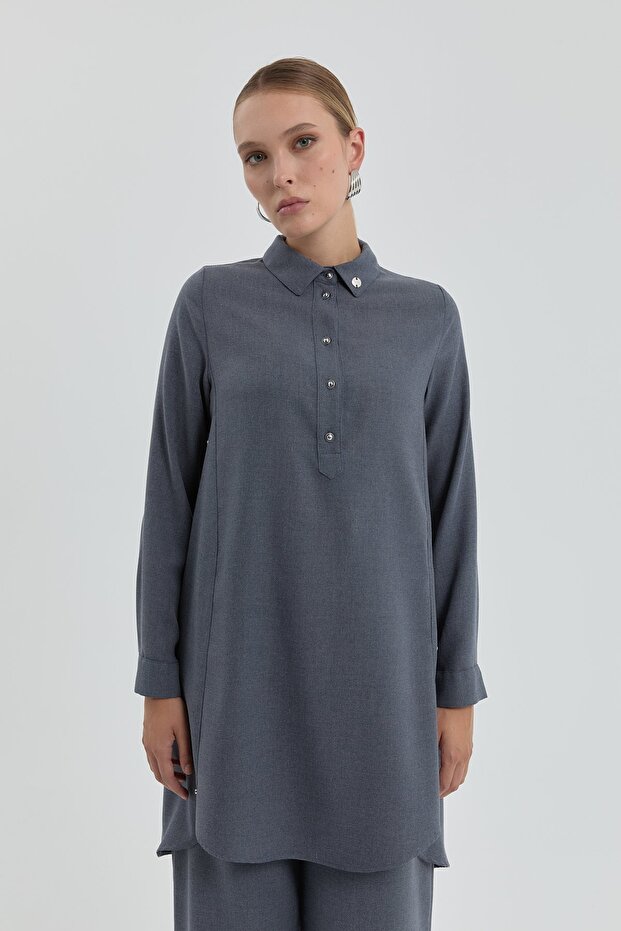 قميص بياقة تونيك باللون الرمادي - 1