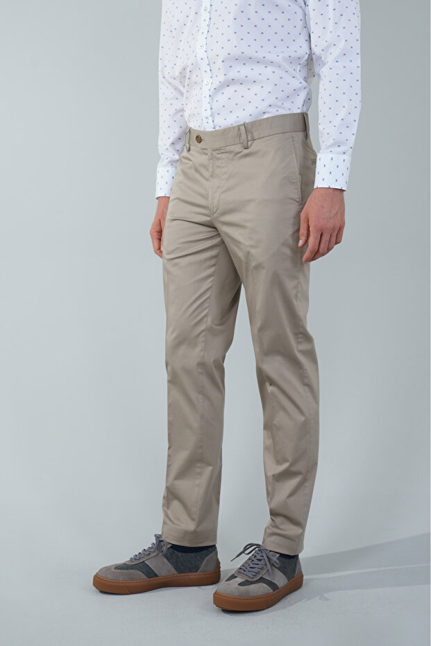 بنطلون رياضي أساسي للرجال من القطن البيج مع 4 جيوب