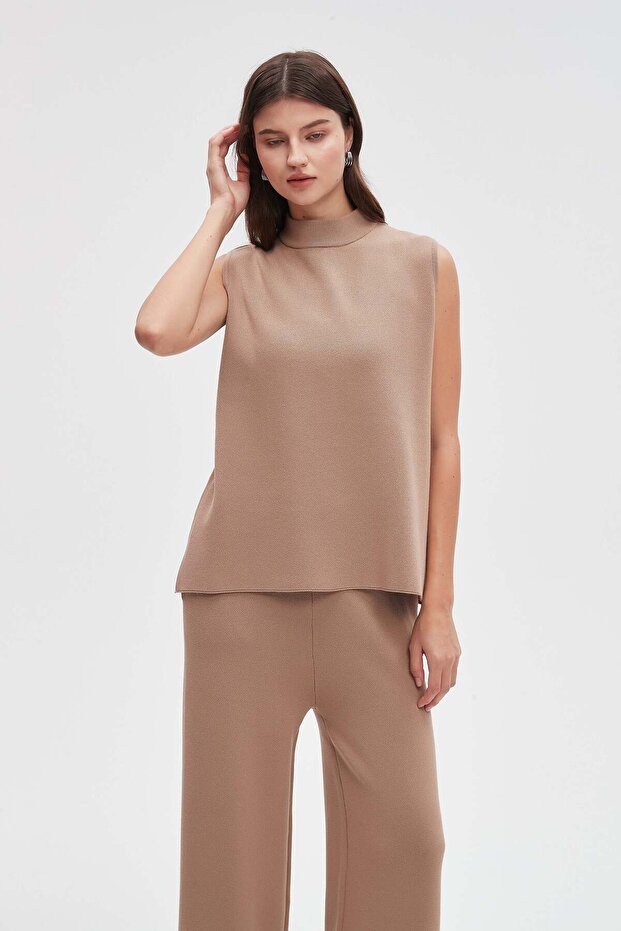 بلوزة سادة بياقة مدورة - 1