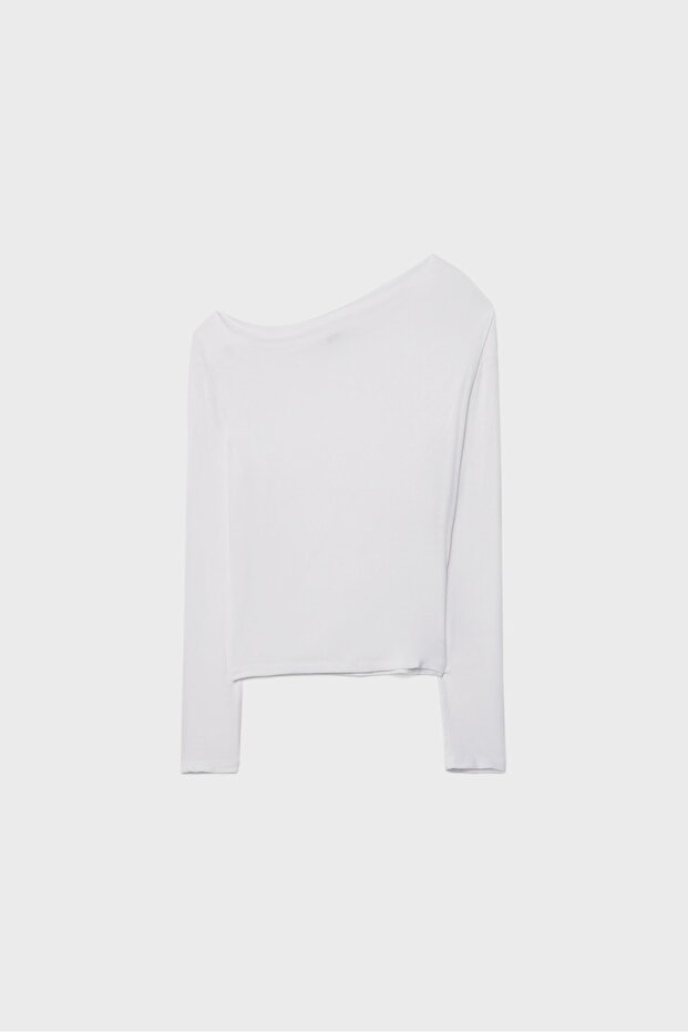 بلوزة بفتحة رقبة غير متماثلة - 6