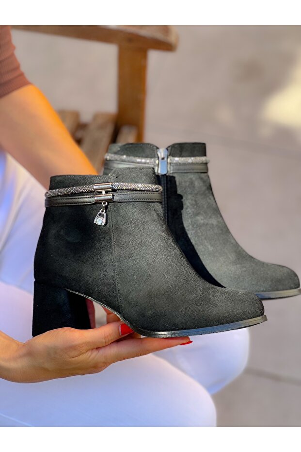 Pery Black Suede Stone-Detail Round-Toe Heel-Style Boots Bottie