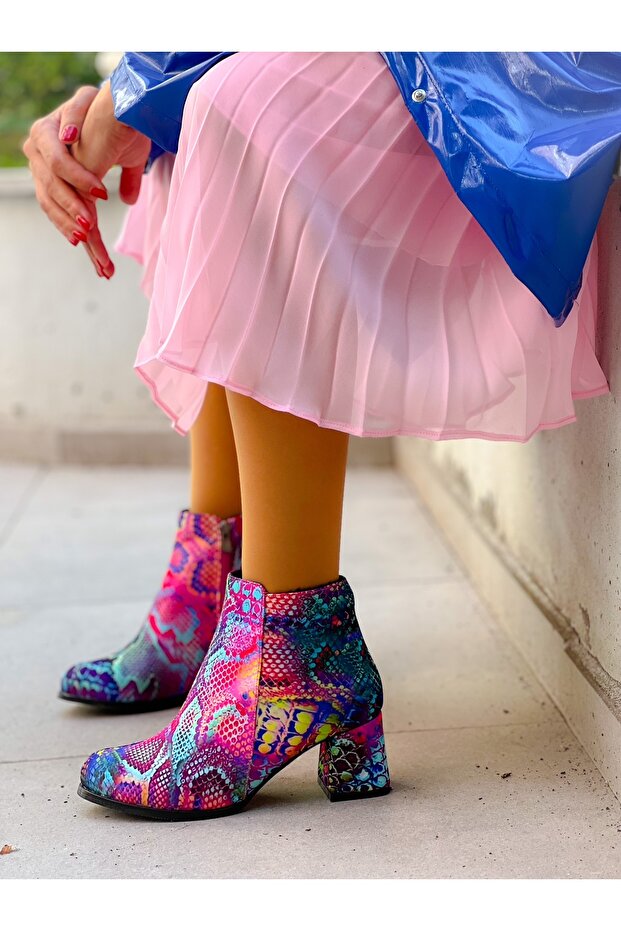 Pery Colorful Snake Skin Round Toe Heelled Boots Bottie