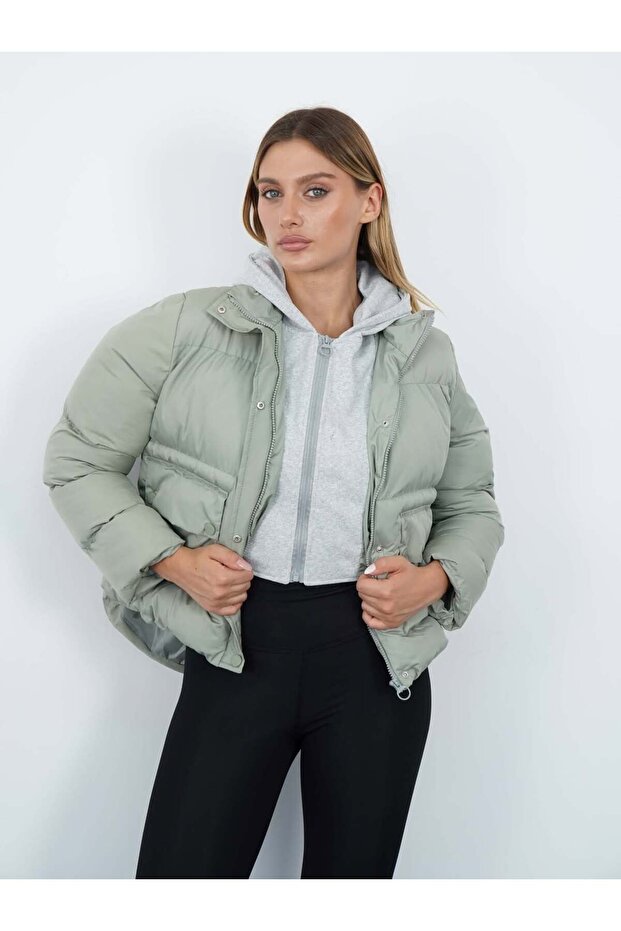 Kısa kapşonlu şişme mont - 3