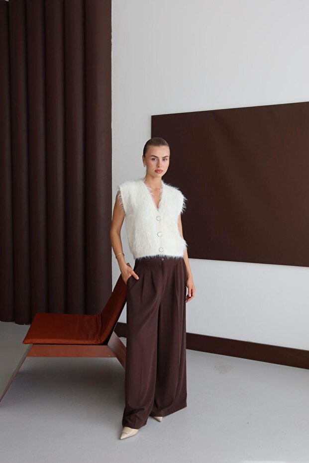 V-Neck Buttoned Feather Knit Vest - 4