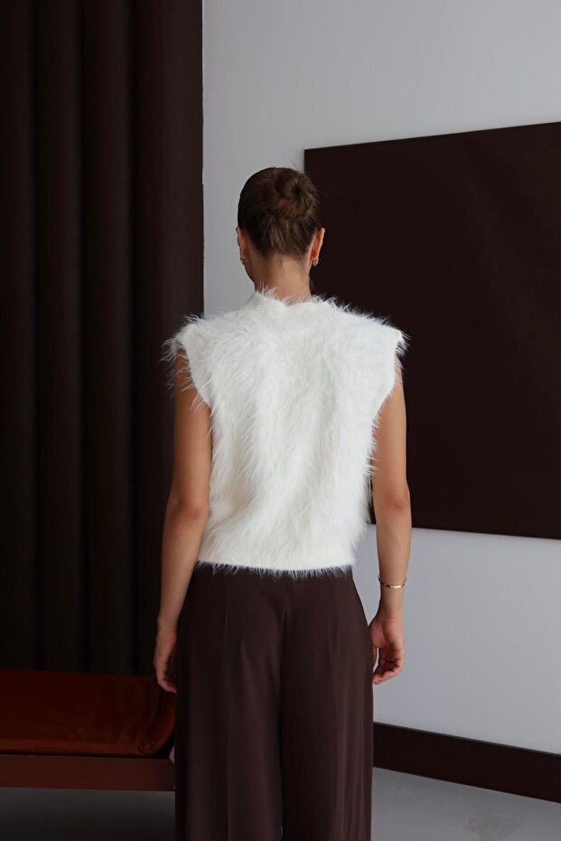 V-Neck Buttoned Feather Knit Vest - 7