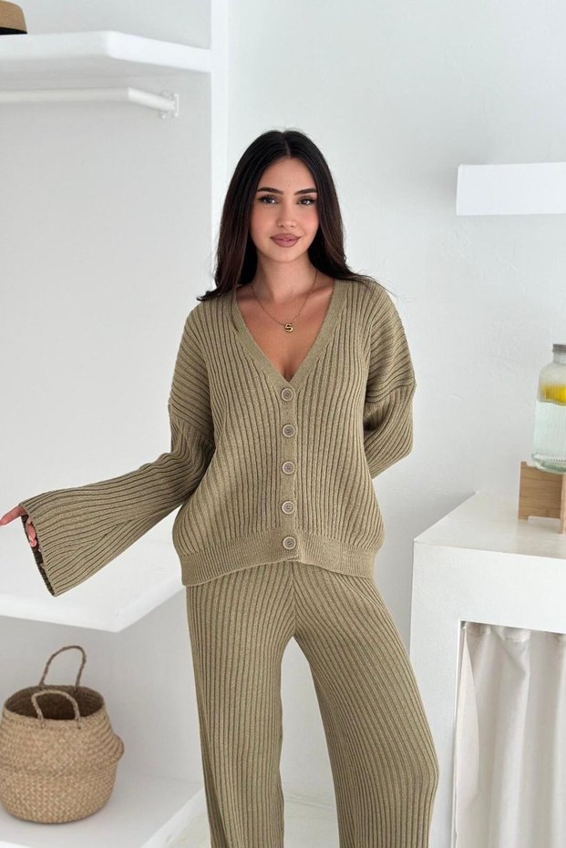 Oversized V-Neck Buttoned Knit Top and Bottom Set AW25AU0007