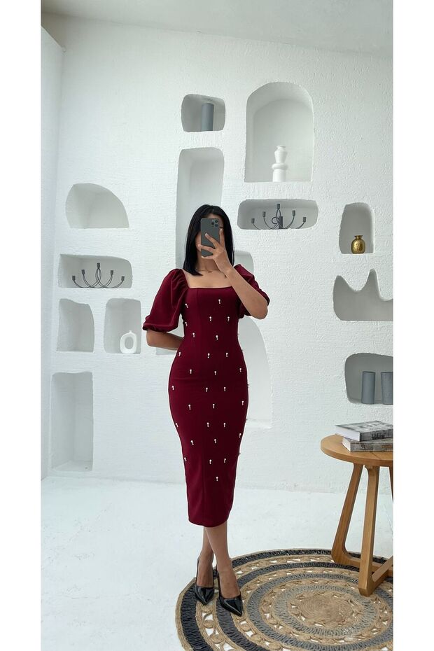 Kare Yaka Balon Kol Çakma İnci Detaylı Yırtmaçlı Midi Boy Krep Elbise - 5