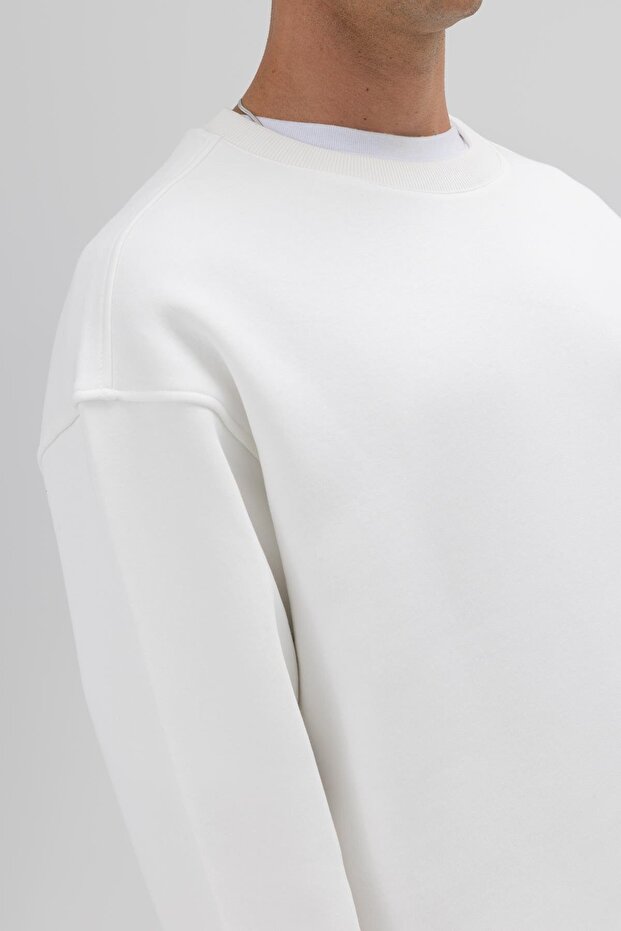 سويت شيرت أساسي ذو رقبة دائرية وحجم كبير إكرو - 4