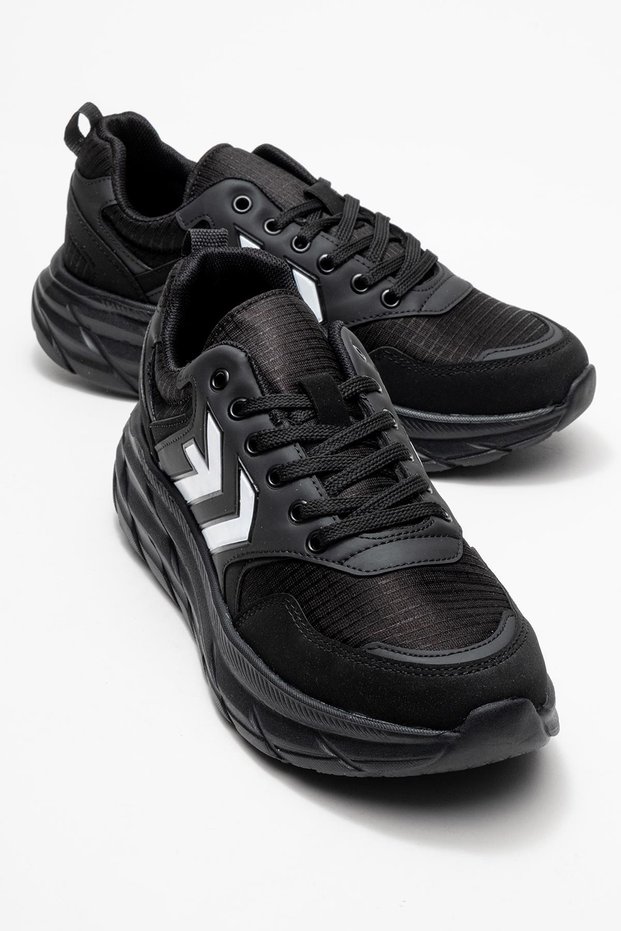 Lace-Up Men's Sports Shoes Black White Black Sole