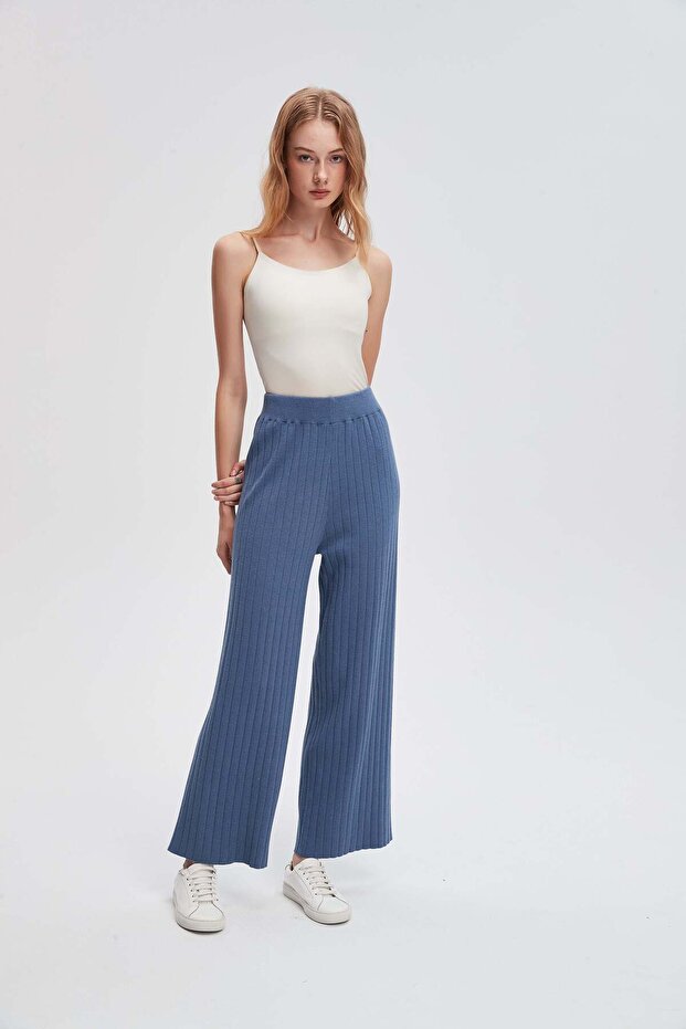 Solid Wide-Leg Pants - 1
