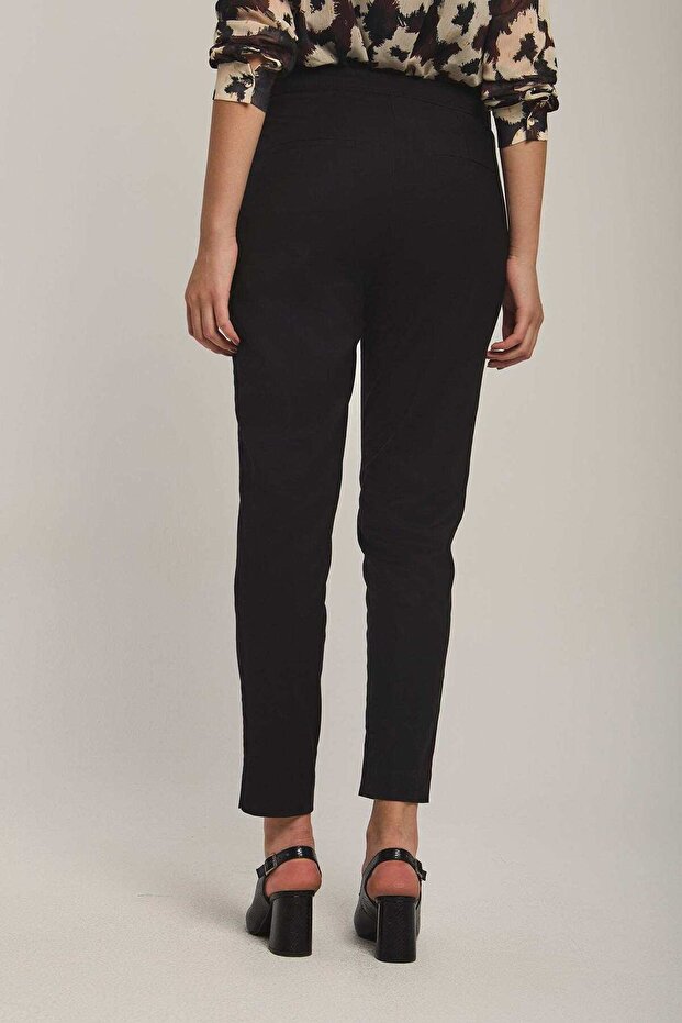 بنطلون نسائي سادة بأزرار جانبية - 2