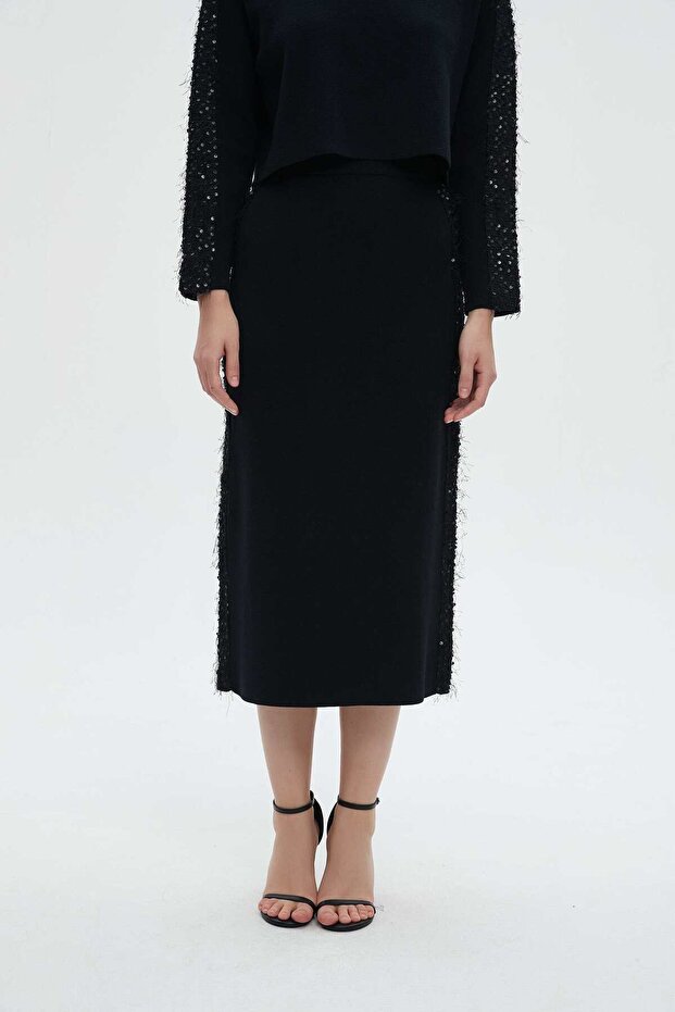 تنورة ميدي سادة مع تطريز جانبي - 1