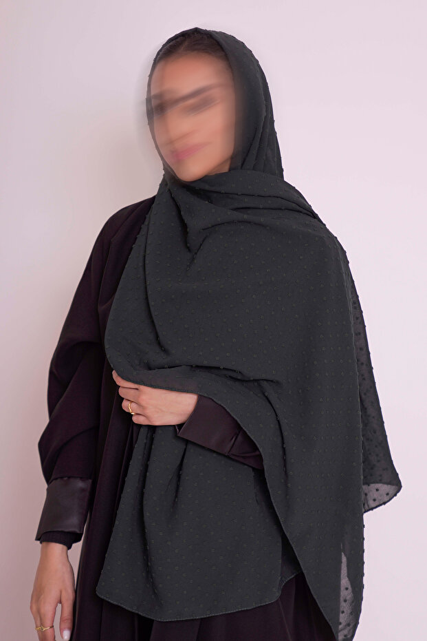 طرحة منقطة باللون الأخضر