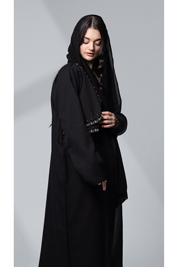 عباية سوداء مشكوكة بالخرز - 3
