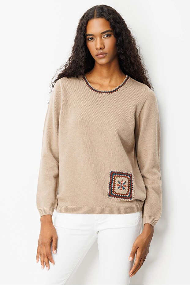 Women's Crew Neck Pocket and Collar Crocheted Wool Sweater Beige