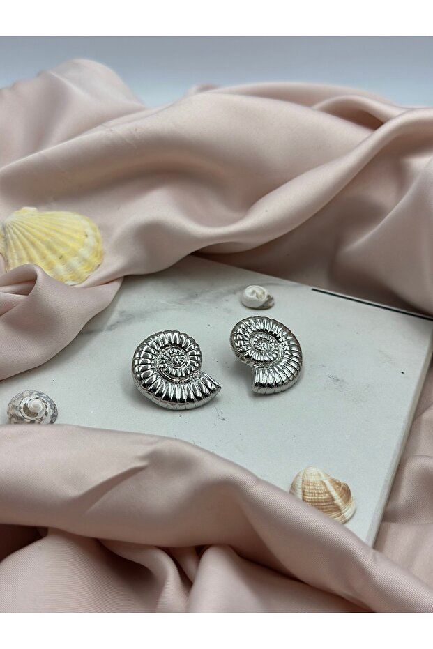 أقراط بتصميم نموذج صدفة البحر الفضية - 3