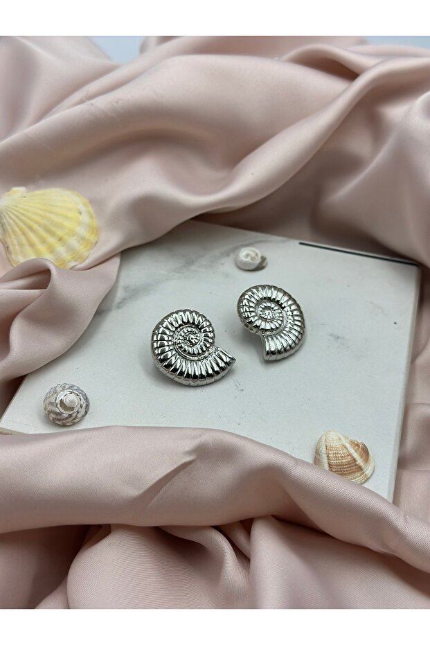 أقراط بتصميم نموذج صدفة البحر الفضية - 2