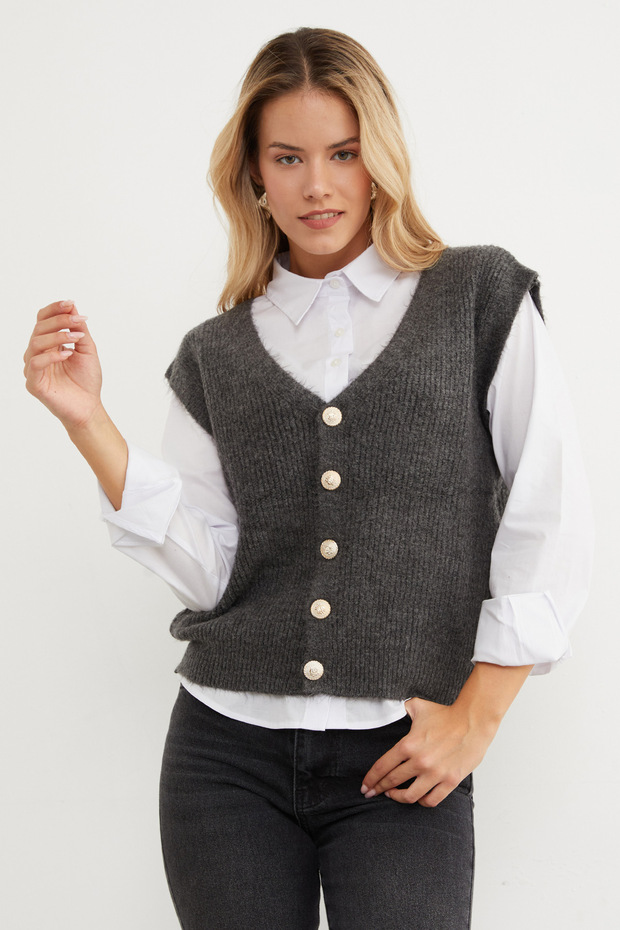 Bearded Buttoned V-Neck Oversize Vest