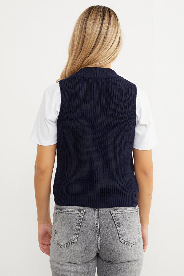 Düğmeli Triko Yelek - 8