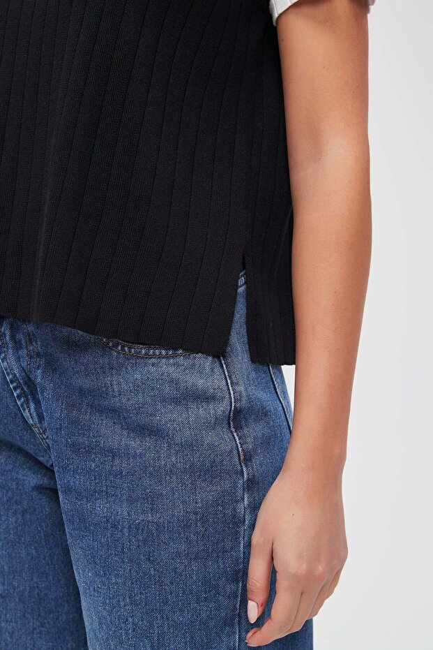 بلوزة سادة بأكمام نصفية - 4