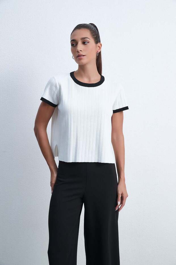 بلوزة سادة مضلعة بأكمام نصفية - 7